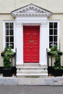 Фасада от бяла тухла