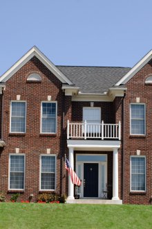 Фасада от тухлена къща