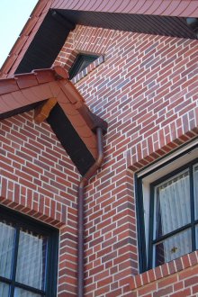 Тухлена фасада на къщата