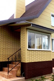 Тухлена фасада на къщата
