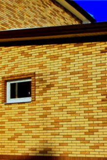 Къща от жълта тухла