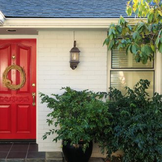 Фасада от бяла тухла