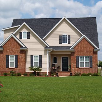 Тухла и сайдинг комбинация