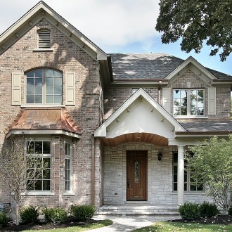 Сива тухлена фасада