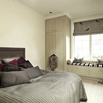 Боядисана стена в спалнята