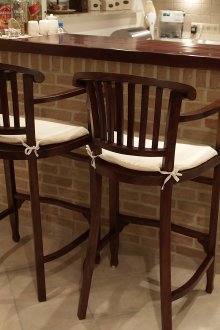 Kaunter bar bata dan kayu