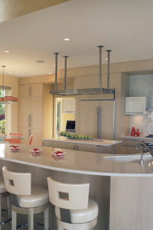 Kaunter bar yang indah dengan kerja meja batu