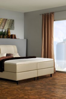 Lantai gabus di dalam bilik tidur