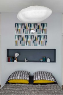 Niche above the bed in the bedroom