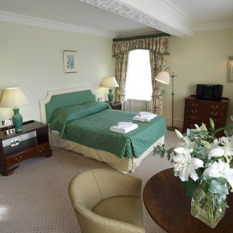 Weiße Blumen für das Schlafzimmer