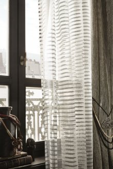 Двойни сиви завеси