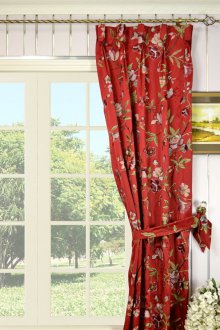 Червени завеси с пикапи