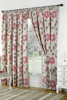 Червени завеси