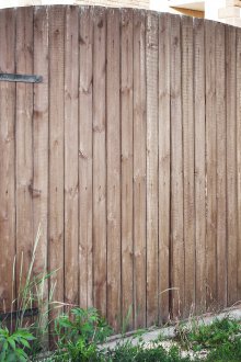 Проста дървена порта