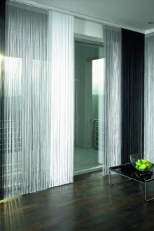 Завеси от нишки в интериора