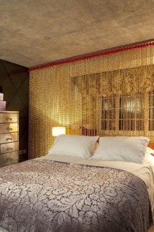 Завеси от златни мъниста