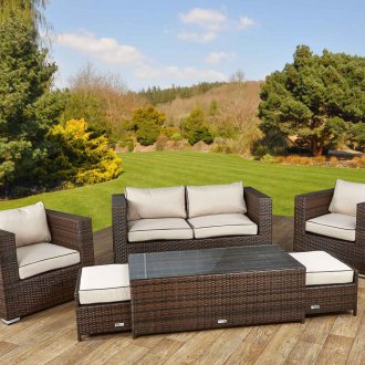 Плетена канапе за лятна резиденция