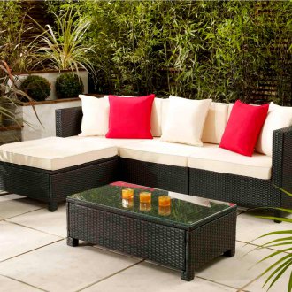 Ъглов диван за лятна резиденция