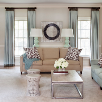 Син прав диван