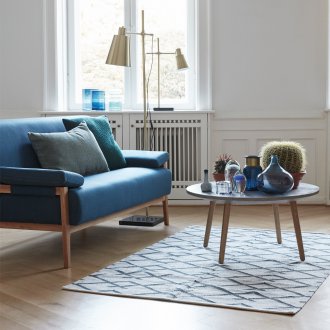 Тъмно син диван