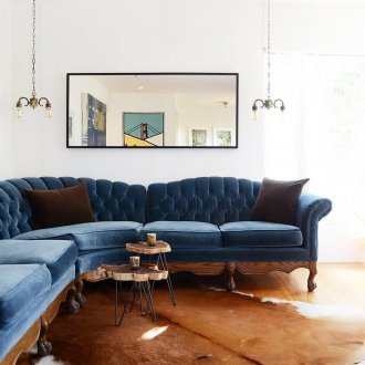 Син велурен диван