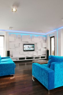 Ярко син диван