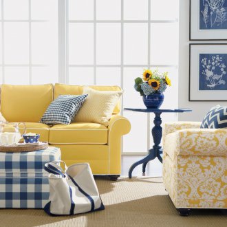 Жълт диван с бяла тапицерия
