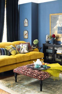 Колониален жълт диван