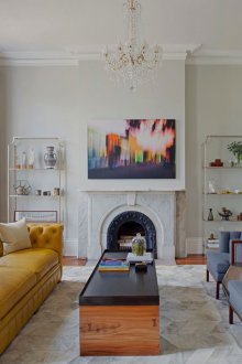 Жълт кожен диван