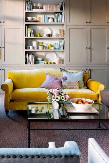 Жълт прав диван