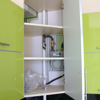 Paip di kabinet dapur