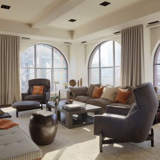 Бежови завеси в таванско помещение