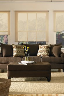 Кафяв диван в хола