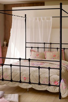 Черно легло с балдахин