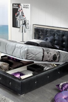 Черно кожено легло