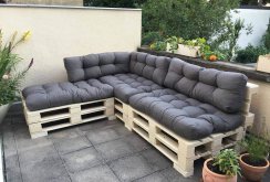 Sofa dari palet ke balkoni