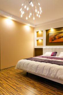 Кафяв под в интериора