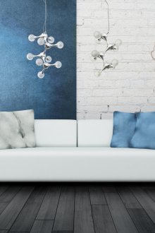 Тъмно сив под със сини и бели стени