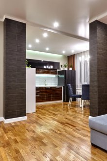 Светлокафяв дървен под