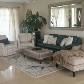 Диван на метална рамка в къщата