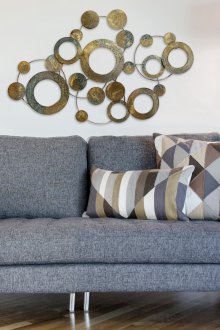 Диван от метална рамка с крака