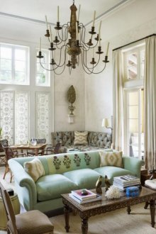 Светло зелен диван