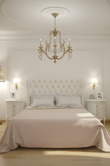 Kertas dinding putih dengan corak dan kosong di dalam bilik tidur klasik