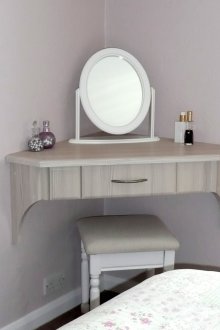 Provence corner table