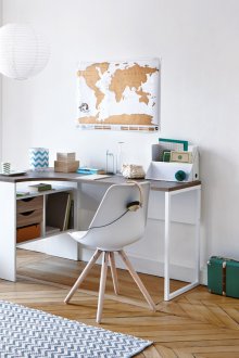 Corner rounded table