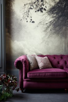 Лилав диван с карета