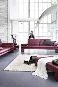 Лилав кожен диван