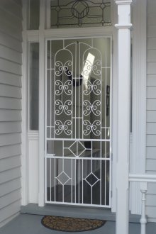 Бяла кована врата