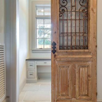 Дървена врата с кован декор