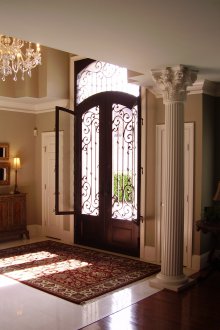 Кована врата с тапицерия